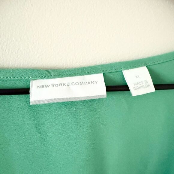 New York & Co Sheer Long Sleeve Blouse with Silver Chain Detail in Green - XL - Picture 5 of 6